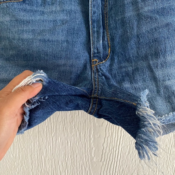 Sam Edelman Highrise short, The Karlie Bootie Distressed Denim Shorts. Size26 - Picture 8 of 8